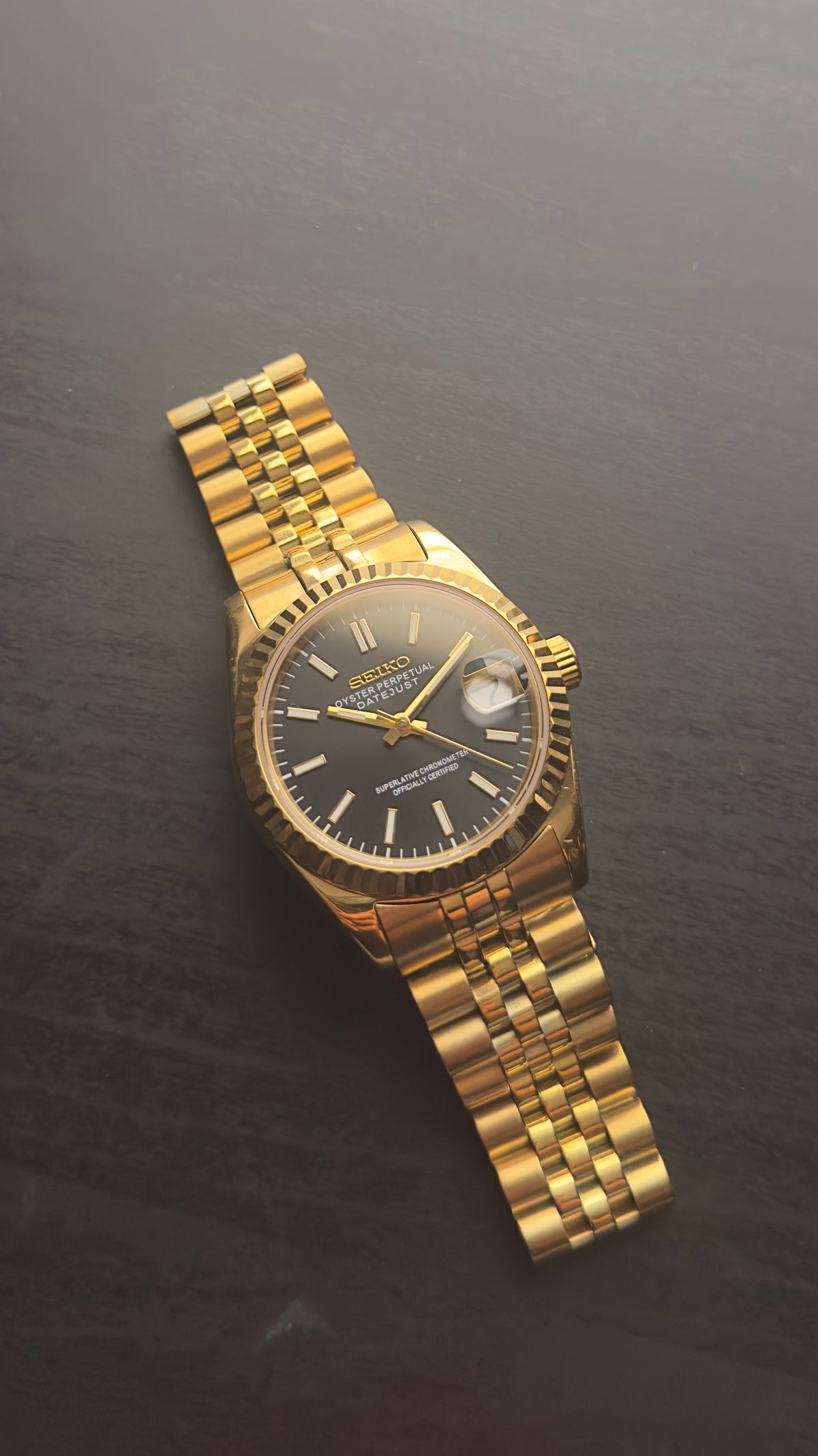 Seikojust |Gold and Black