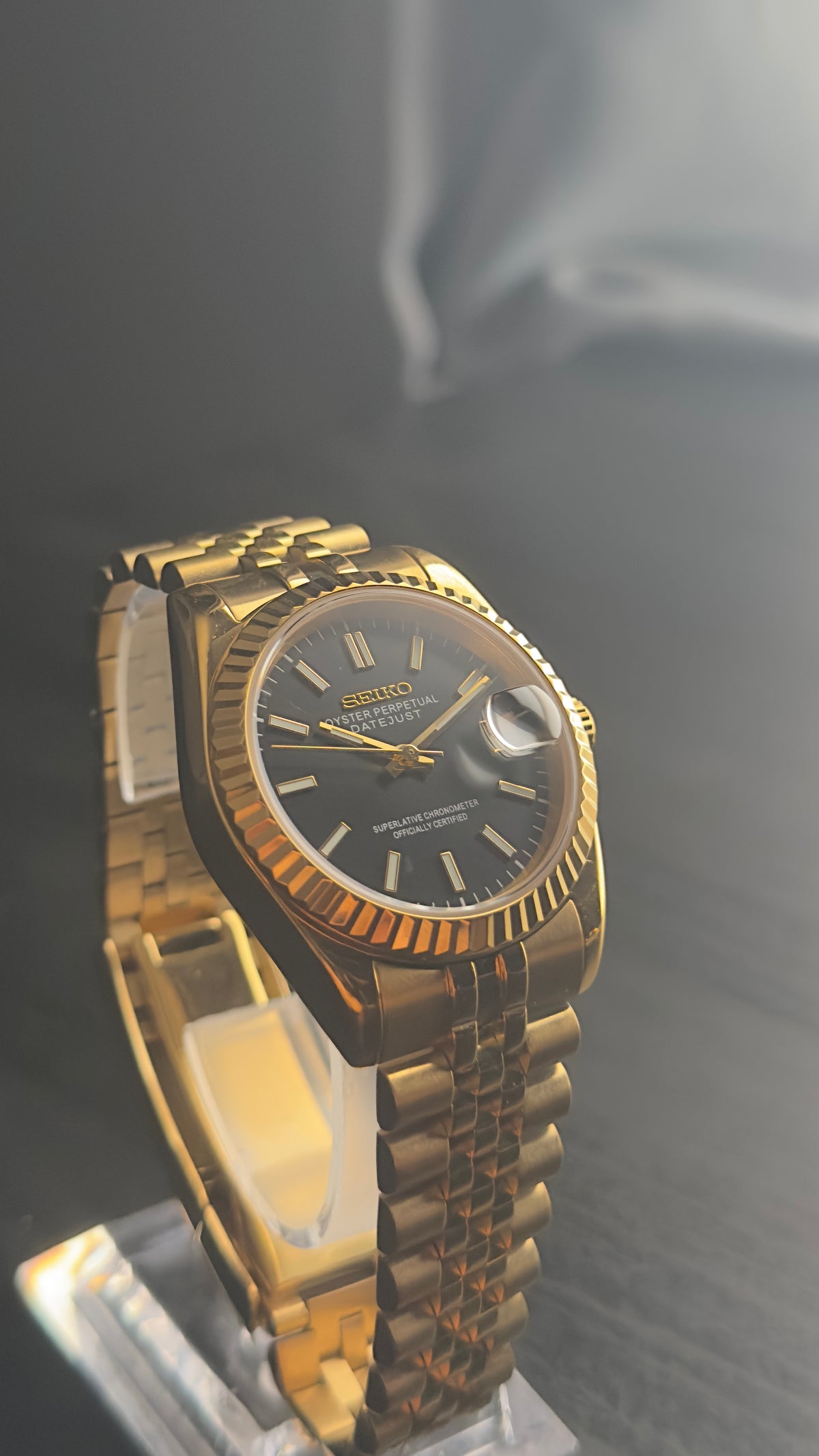 Seikojust |Gold and Black