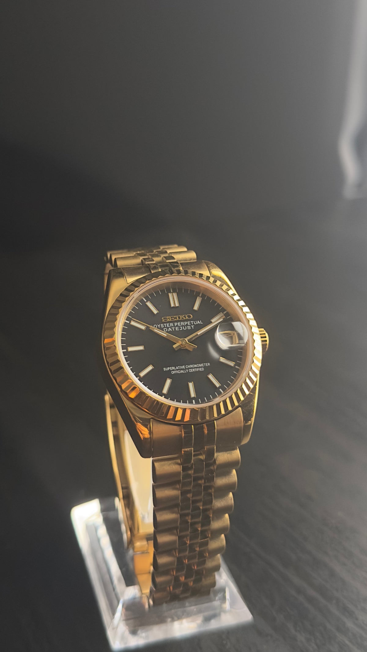 Seikojust |Gold and Black
