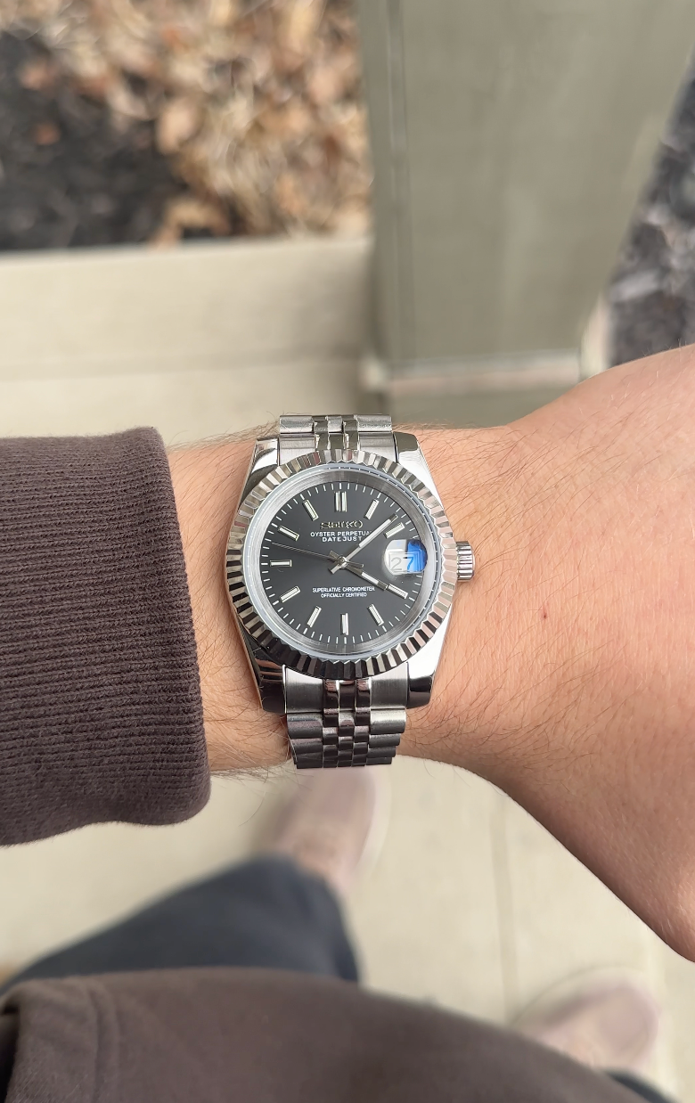Seikojust | Classic Black